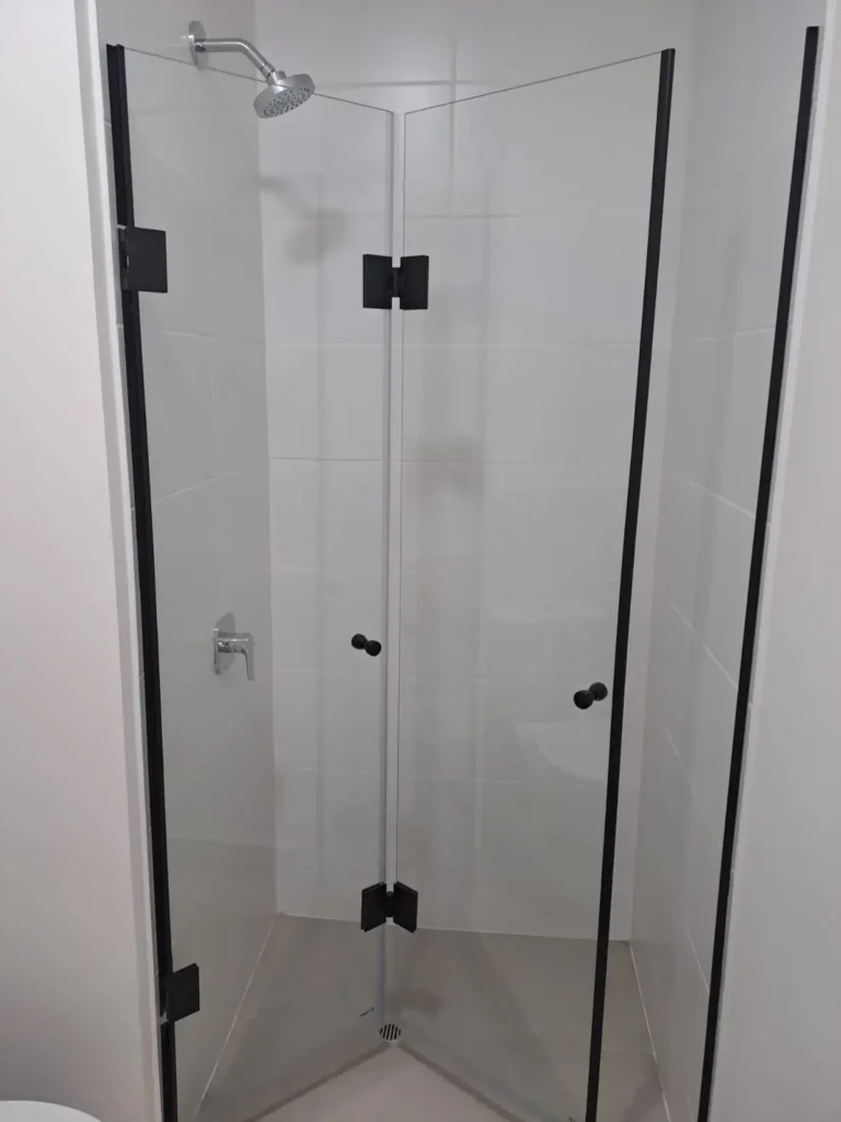 puertas de ducha plegable instalado en lima
