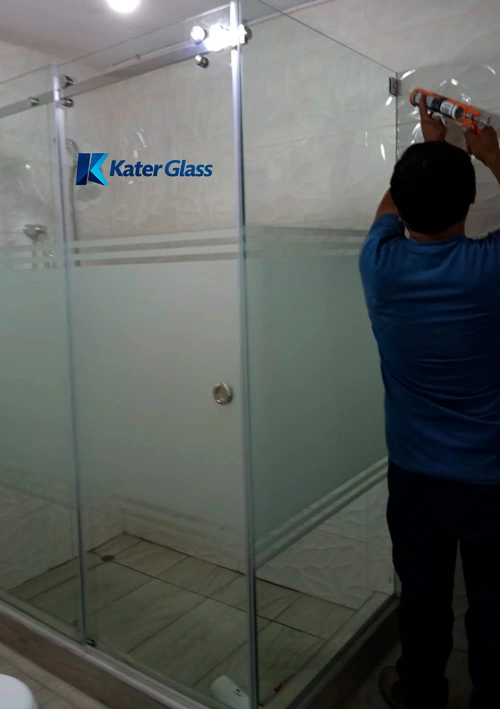 mantenimiento de puertas de duchas en la molina